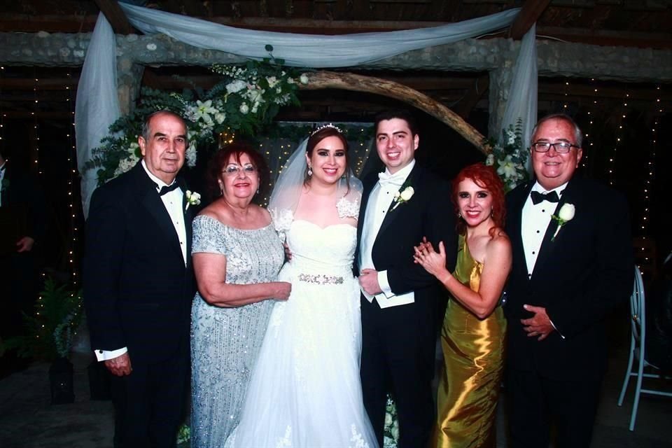 Jesús Salvador Garza González, Nora Burnes de Garza, Lorena Garza Burnes, Felipeduardo Villarreal, Lupita Lozano de Villarreal y Felipe Villarreal Chapa  Lozano