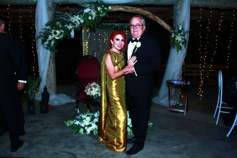 Lupita Lozano de Villarreal y Felipe Villarreal Chapa  Lozano
