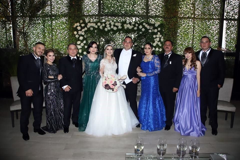 Horacio González y Debany Garza, Horacio González González, Alejandra García de González, LOS NOVIOS, Claudia Garza de Garza, Jorge Luis Garza Mendoza, Claudia Garza y José Luis Ramos