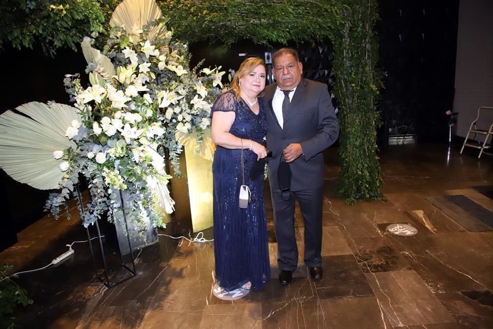 Marina de Pérez y Carlos Pérez