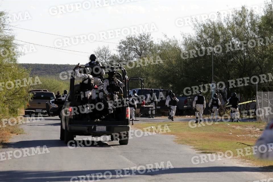 Según informes extraoficiales, los hechos ocurrieron a las 6:00 horas en el Centro de esta municipalidad ubicada al oriente de Nuevo León, casi en los límites con Tamaulipas.