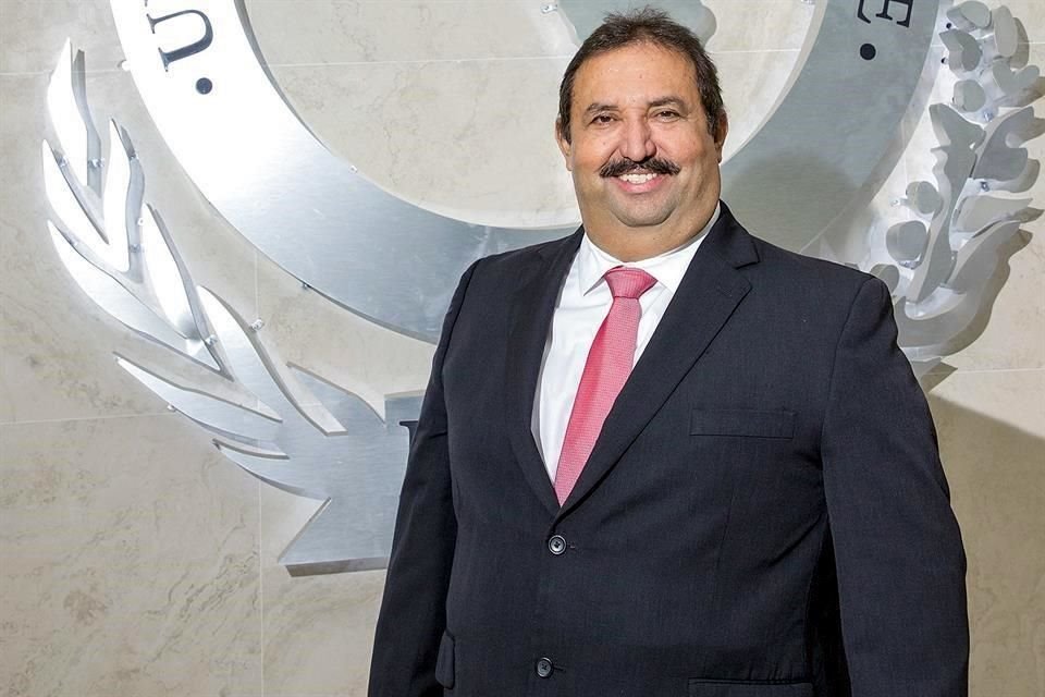 C.P. y Lic. Fernando Garza Rodríguez, Rector.