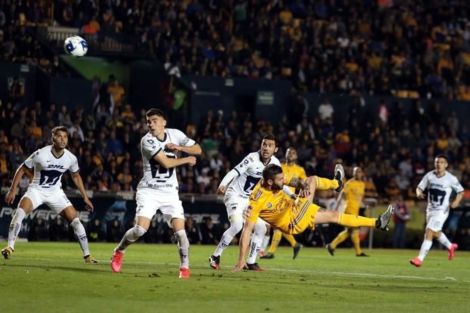 Por este golazo, el francés André-pierre Gignac fue nominado al Premio Puskas.