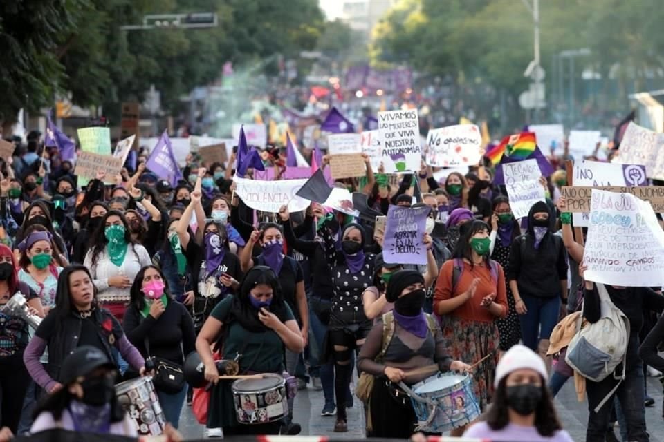 Las manifestantes marcharon sobre Paseo de la Reforma, Av. Juárez y su dirección es el Zócalo de CDMX. Marcharán, dicen, hasta que terminen los delitos en contra de ellas.