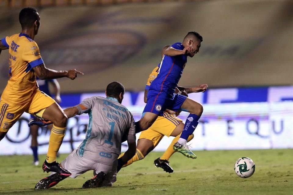 Cruz Azul fue muy peligroso cada que se acercó al arco de Nahuel Guzmán.