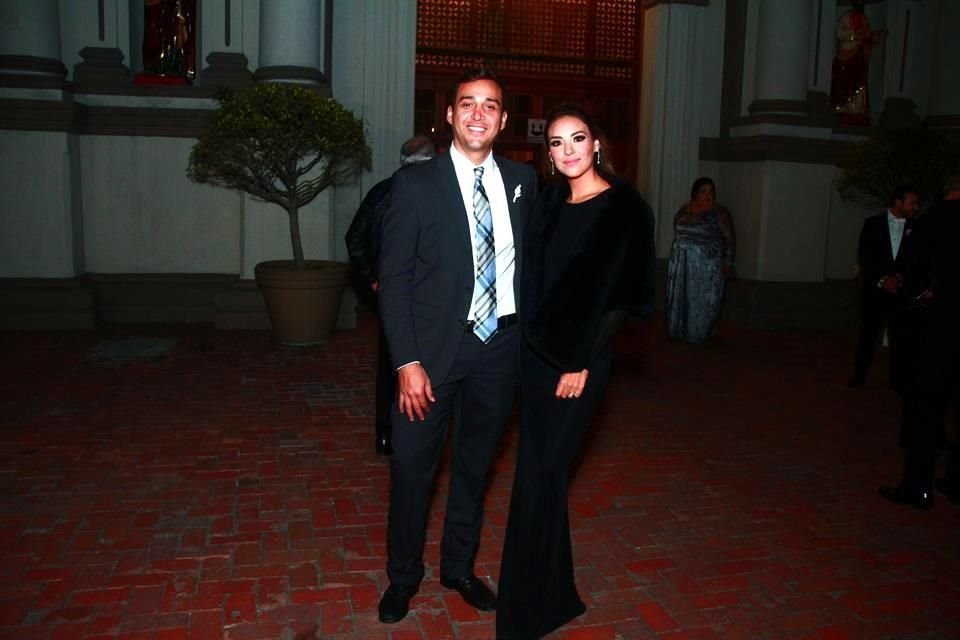 David Alberto Carrales Hernández y Victoria Priscila López de Carrales