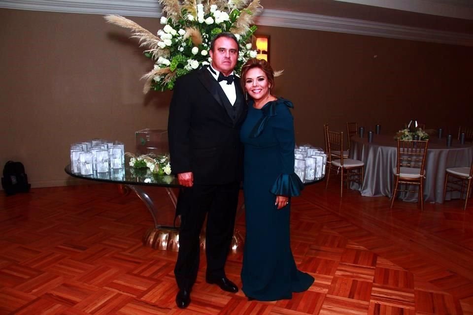 Octavio López y Loly Vásquez de López