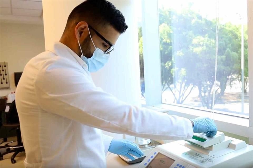Coecytjal premió al equipo de investigación del Tec de Monterrey Campus Guadalajara, por desarrollar pruebas rápidas para detectar Covid.