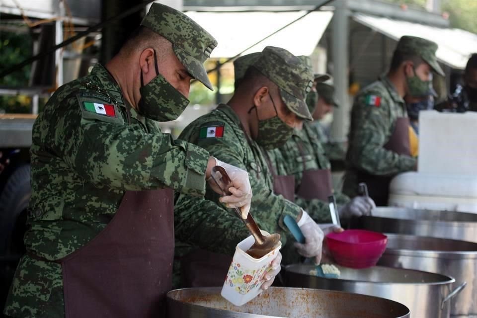 AMLO agradeció el apoyo de integrantes de las Fuerzas Armadas.