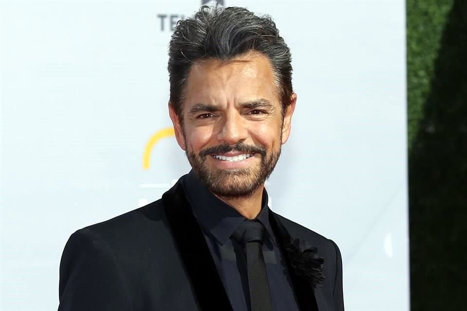 Eugenio Derbez será el narrador de la serie 'Acapulco', además de uno de sus productores, y aparecerá en pantalla como la versión presente del joven protagonista.