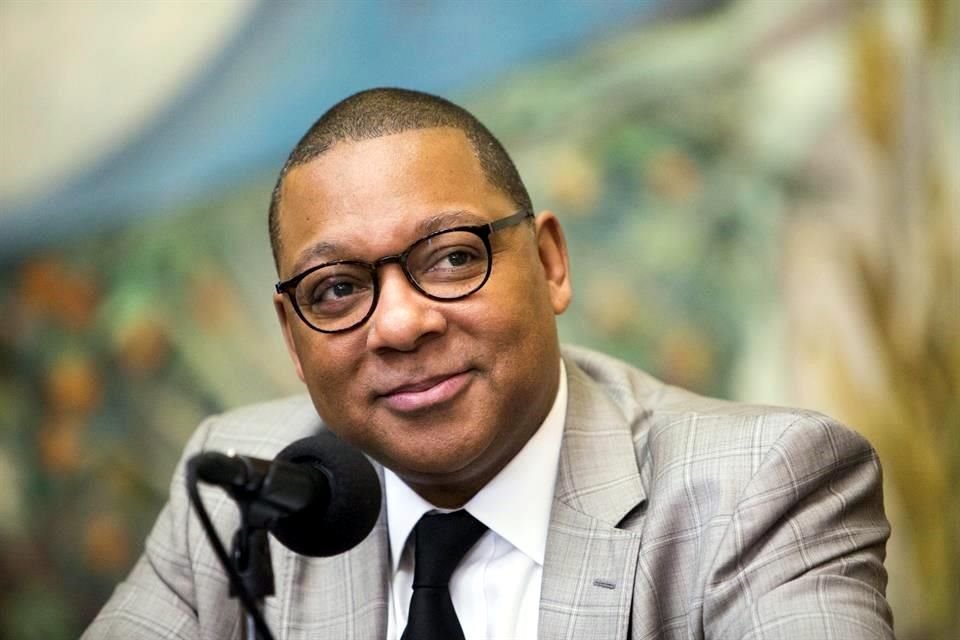 Previo al concierto Wynton Marsalis conversará con Eugenio Elías, director artístico de DeQuinta Producciones, una de las empresas que auspicia el concierto.