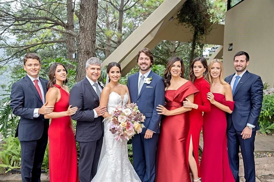 FAMILIA DE LA NOVIA. Alejandro Hernández, Melva Segura Vela, Luis Gabriel Segura Glasche, LOS NOVIOS, Melva Vela de Segura, Fernanda Segura Vela, Roberta Segura de Fernández y Carlos Fernández Marcos