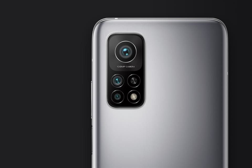 El Mi 10T ostenta una cámara principal de 108 MP, además de un ultra gran angular con un ángulo de visión de 123 grados de 13 MP y una cámara macro de 5 MP.