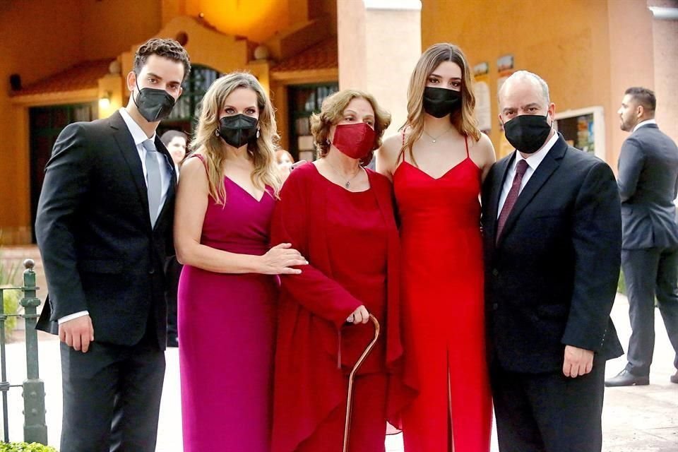 Gerardo Vela, Carola Arroyo, Melba Pruneda, Ana Carola Vela y Gerardo Vela