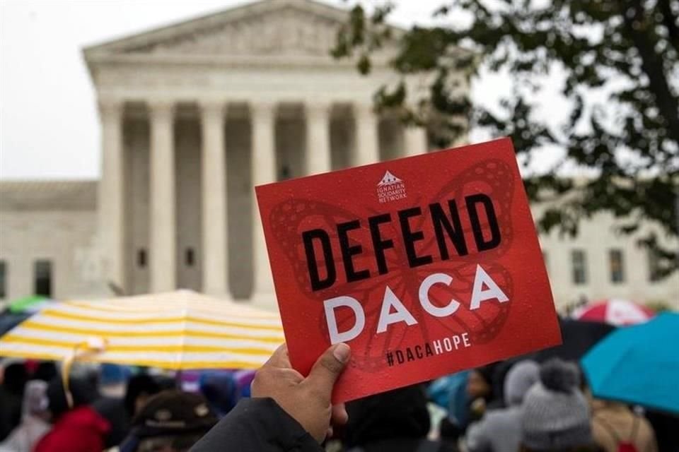 Con la orden del juez de distrito de Brooklyn, Nicholas Garaufis, los miles de migrantes que fueron llevados a EU cuando eran niños pueden volver a aplicar para el DACA.
