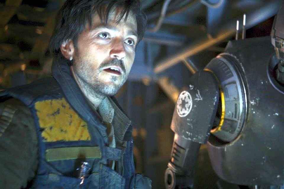 Diego Luna se encuentra ya rodando la serie de Star Wars sobre Cassian Andor, trabajo que le inspira emoción y compromiso.