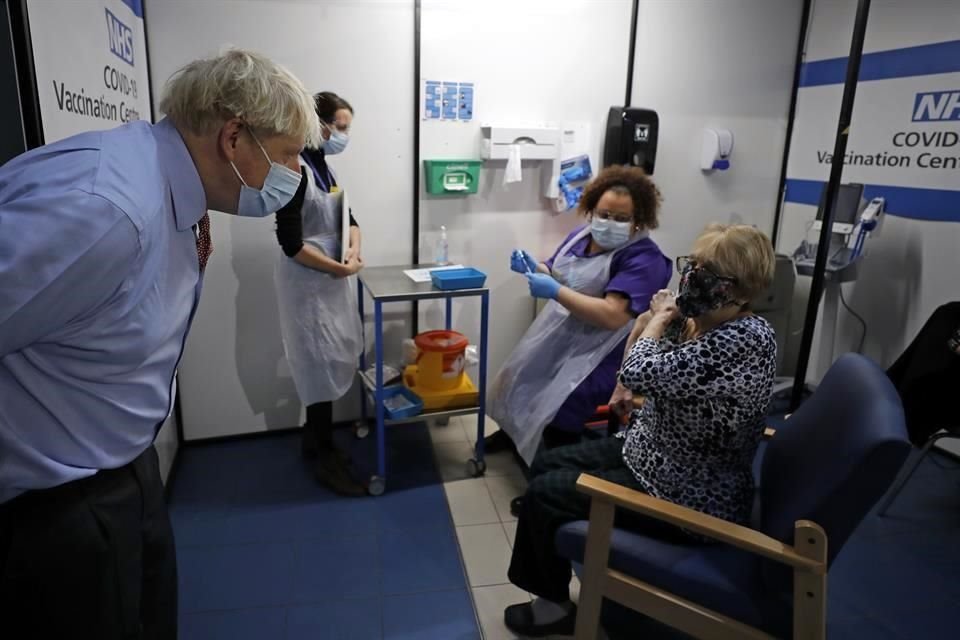 Boris Johnson, Primer Ministro de Gran Bretaña, en el arranque de la campaña de vacunación de Covid-19 de Pfizer-BioNTech.