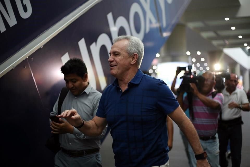 Javier Aguirre arribará mañana a la Ciudad de Monterrey.