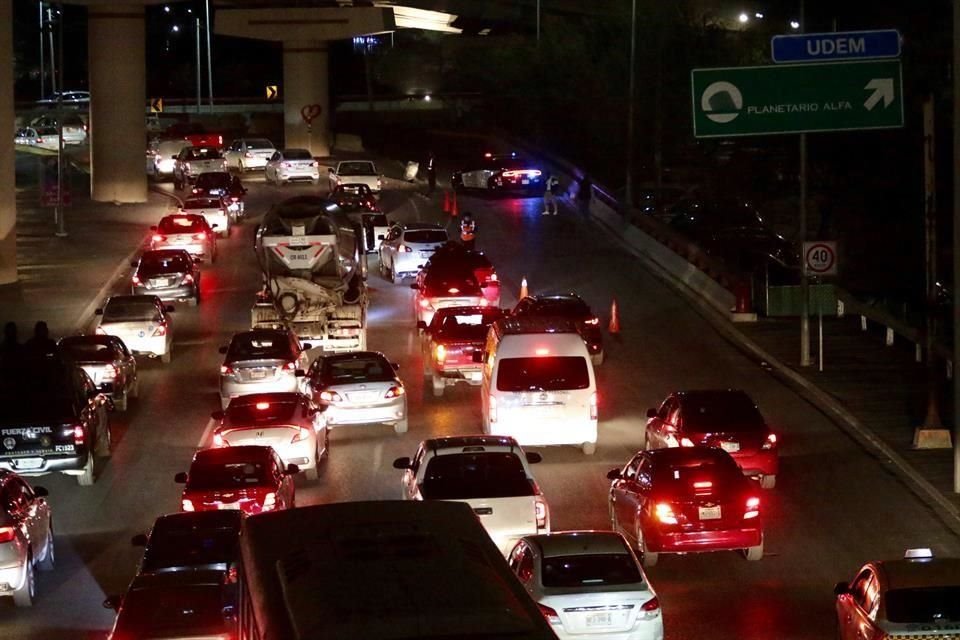La incorporación fue cerrada para que personal del Semefo levantara el cuerpo del motociclista fallecido.