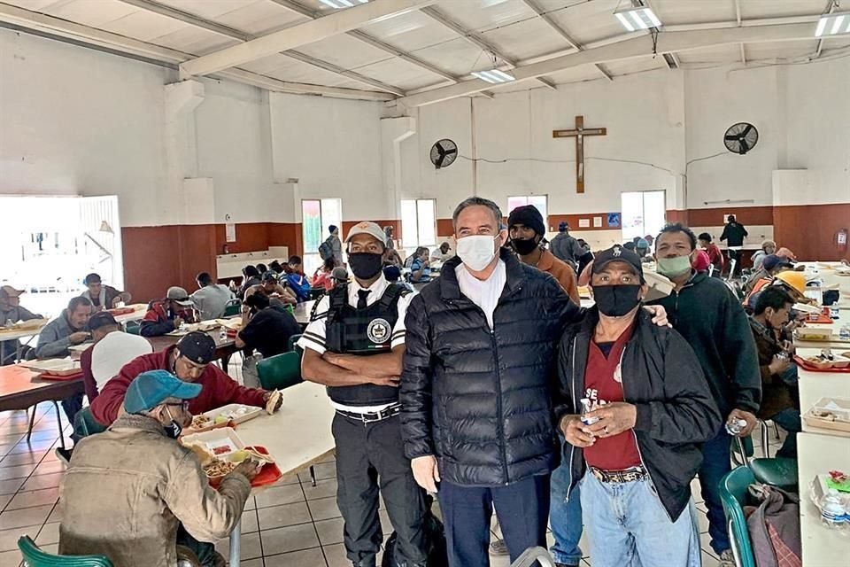 El Padre Felipe de Jesús Sánchez apoya a migrantes e indigentes por la zona Garza Nieto-Industrial.