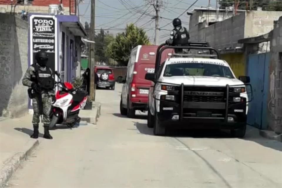También se sumaron elementos de la Guardia Nacional (GN), quienes resguardan la zona.