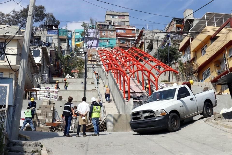 La inauguración de las escaleras eléctricas construidas en la zona de barrancas será entregada a destiempo.