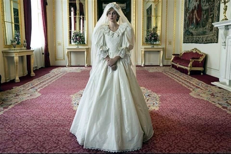 Emma Corrin 'The Crown'