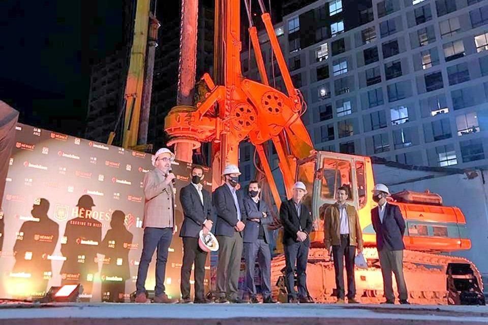 Directivos de Imobilem, Grupo DAGS, y el despacho de arquitectos IAARQ, durante el evento.