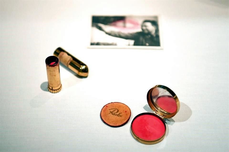 Detalles de la muestra 'Frida Kahlo: Making Her Self Up'