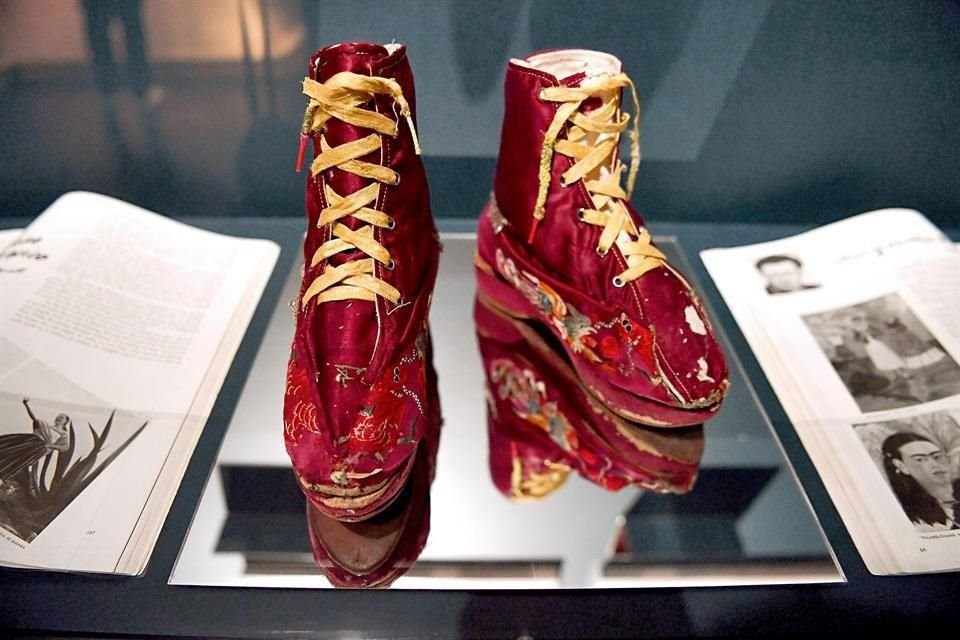 Detalles de la muestra 'Frida Kahlo: Making Her Self Up'