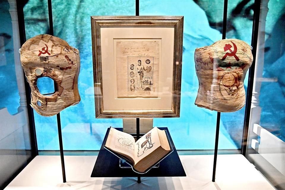 Detalles de la muestra 'Frida Kahlo: Making Her Self Up'