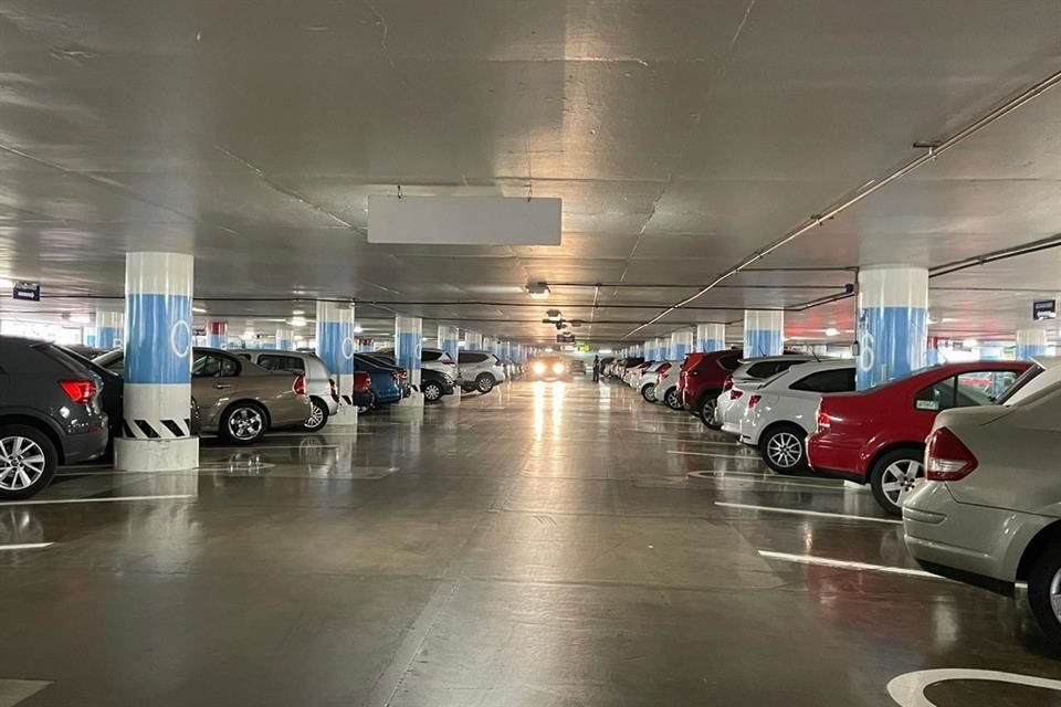 Así luce el estacionamiento de Galerías Insurgentes.