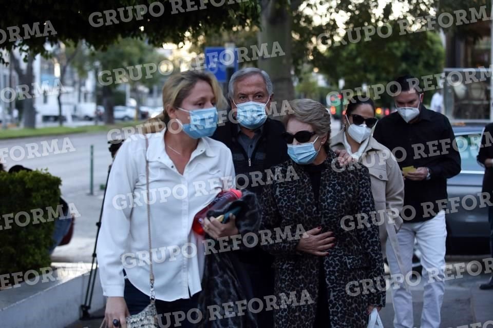 Leonel Sandoval, padre de Aristóteles, una hermana del ex Mandatario, y demás familiares.