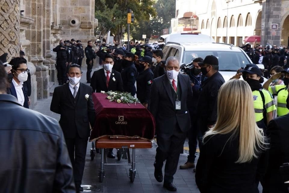 El cortejo fúnebre llegó al Palacio de Gobierno alrededor de las 10:00 horas.