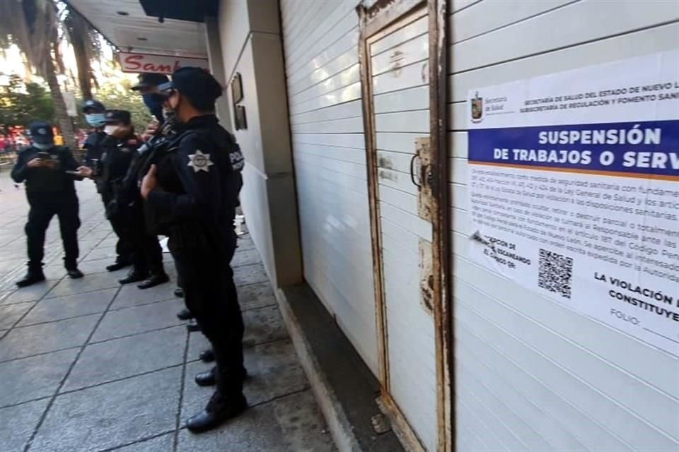 Cerca de las 16:00 horas personal de la Secretaría, acompañados de Fuerza Civil, llegaron al negocio ubicado cerca de la esquina de Emilio Carranza.