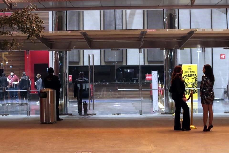 El operativo inició cerca de las 19:00 horas e incluyó una amplia movilización de personal.