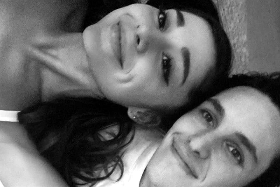 Ariana Grande y Dalton Gomez se comprometieron tras un año de noviazgo.