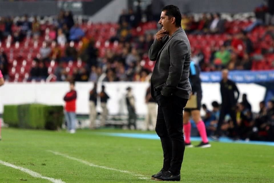 Alejandro Pérez entrerá en lugar de Calos Humberto González.