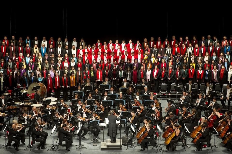 La Orquesta Sinfónica de Minería y un coro de 120 voces se encargarán de entonar éxitos navideños en el especial online 'Lo Mejor del Concierto Navideño Radio Centro'.