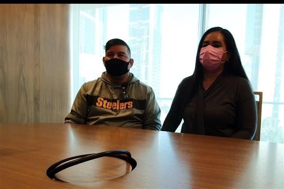 Luis Ricardo Santoy y Yesenia Pérez Rosales, aseguraron ser la pareja de novios de la polémica fiesta en el Showcenter de San Pedro.