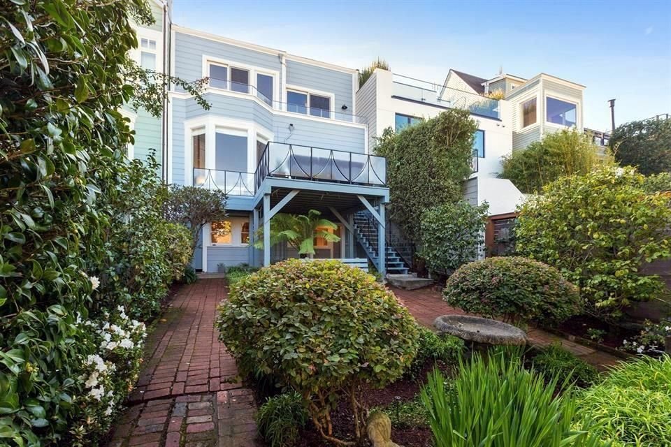 Home $weet home >> Winona Ryder