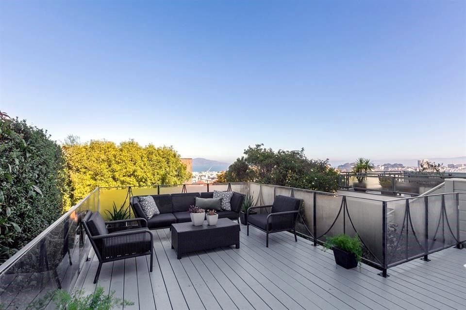 Home $weet home >> Winona Ryder