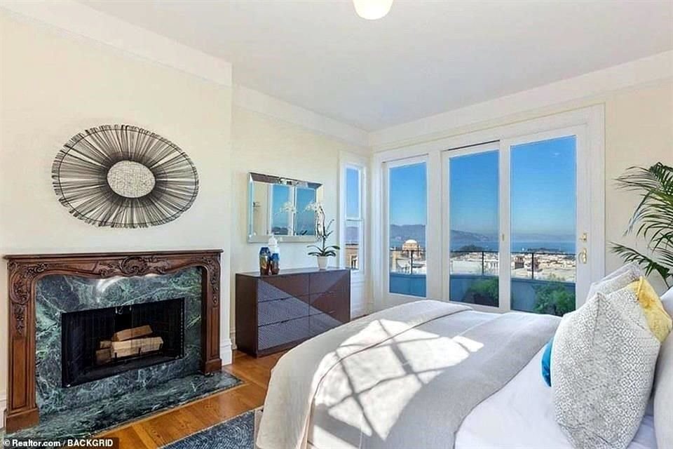 Home $weet home >> Winona Ryder