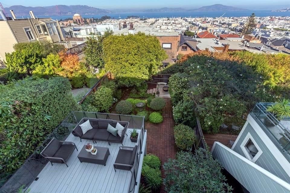 Home $weet home >> Winona Ryder