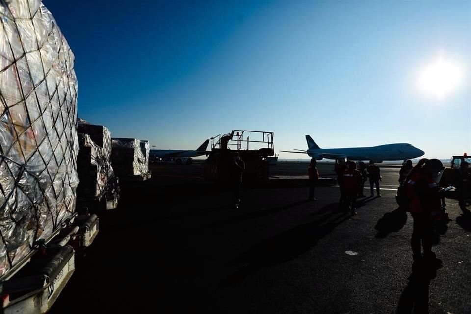 El segundo lote de vacunas de Pfizer contra el nuevo coronavirus arribó al AICM en un vuelo procedente de Bélgica.