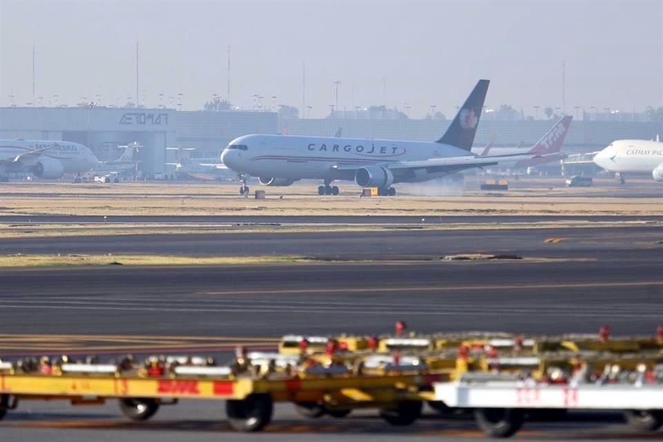 Juez indagará si funcionarios de SCT violaron suspensión provisional en la que ordenó detener rediseño de espacio aéreo de Valle de México.