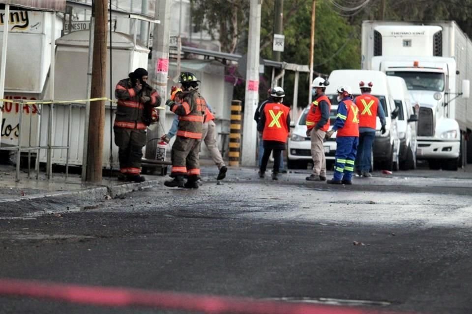 Tras una fuga de gas en la zona industrial de Xalostoc, Ecatepec, trabajadores de empresas de la zona tuvieron que ser desalojados.