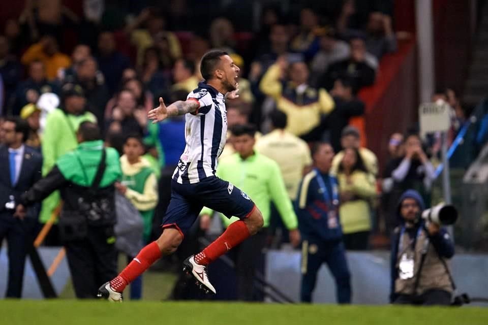 Vangioni anotó el penal decisivo y se aventó una carrera de casi 80 metros por toda la cancha para festejar.