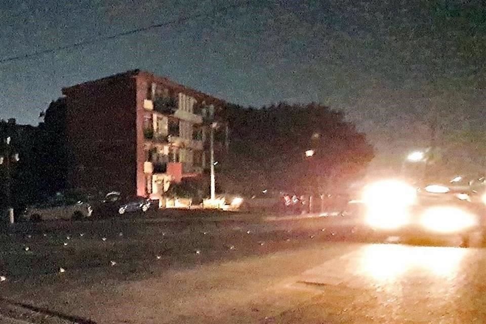 En los Condominios Constitución cientos de familias tuvieron que esperar la luz más de seis horas.