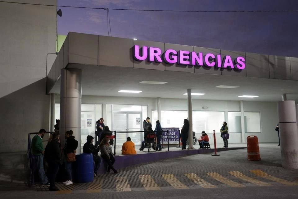 Manuel de la O informó que la capacidad de ese hospital es de 228 pacientes y ayer ya estaban atendiendo a 30 más.